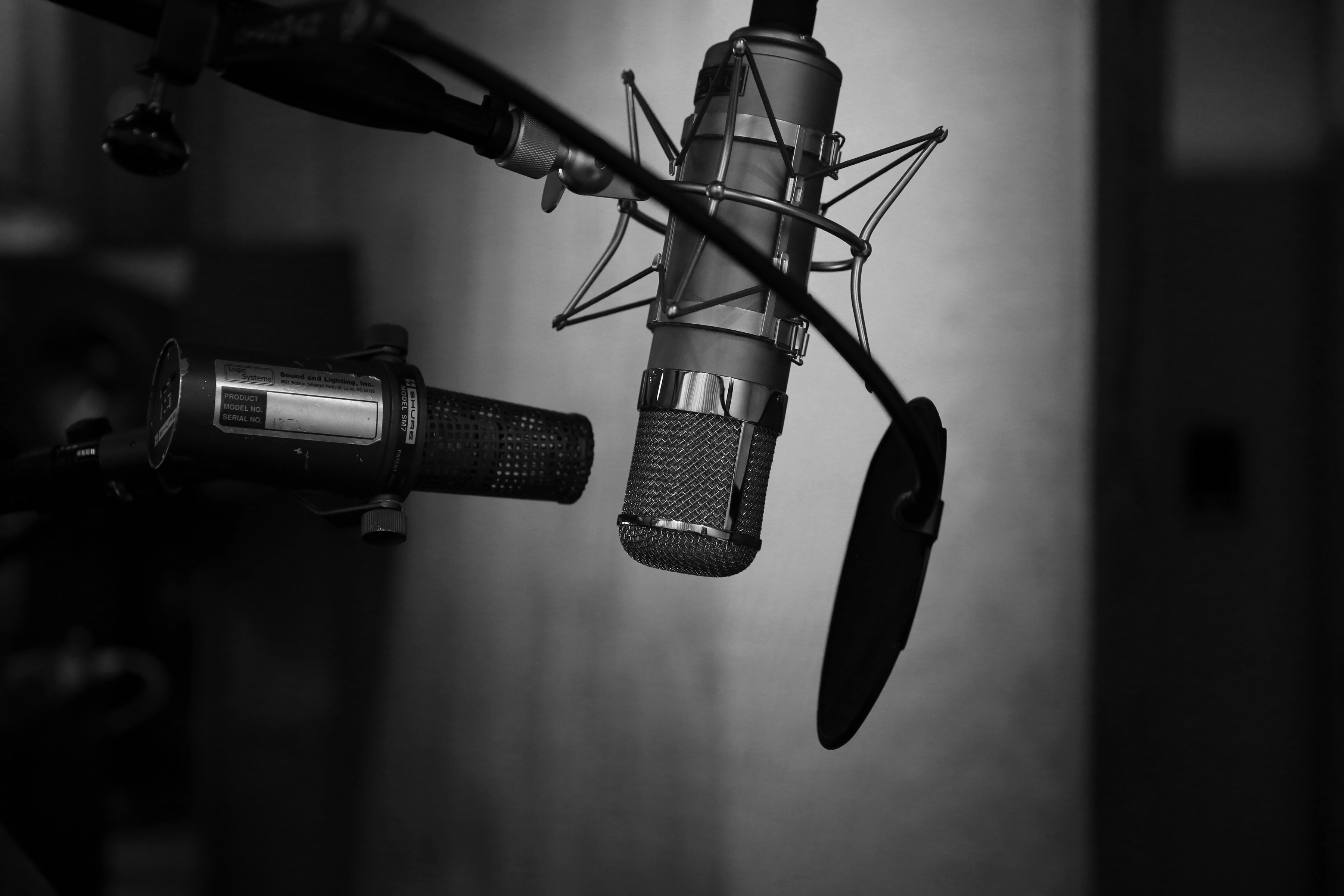 https://unsplash.com/search/microphone?photo=NMbZ7QM3XWM